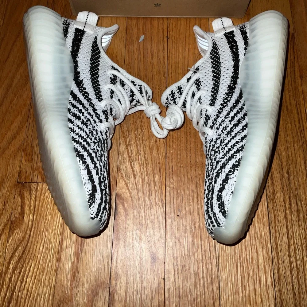 Adidas Yeezy Boost 350 V2 Zebra Print Sneakers White/Black/Red NEW - Picture 5 of 6